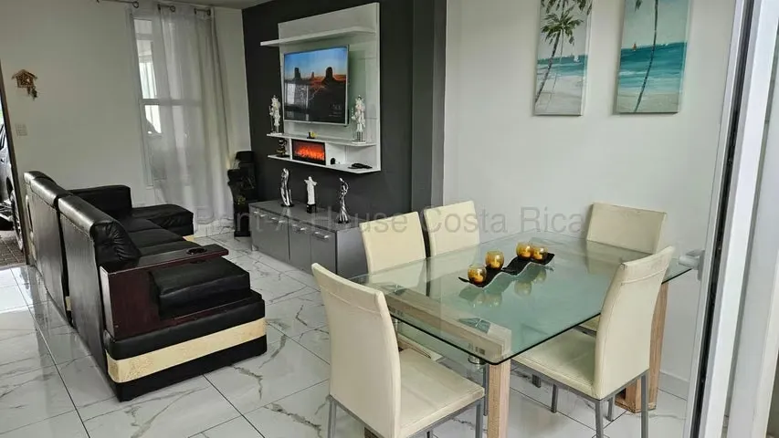 FOR SALE WIDE AND BRIGHT HOUSE IN CONDO VIVANTO IN ULLOA HEREDIA