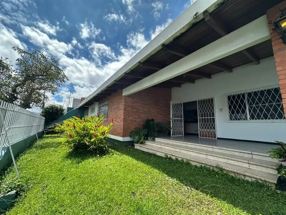 COMMERCIAL PROPERTY FOR SALE IN SAN PEDRO-MONTES DE OCA.