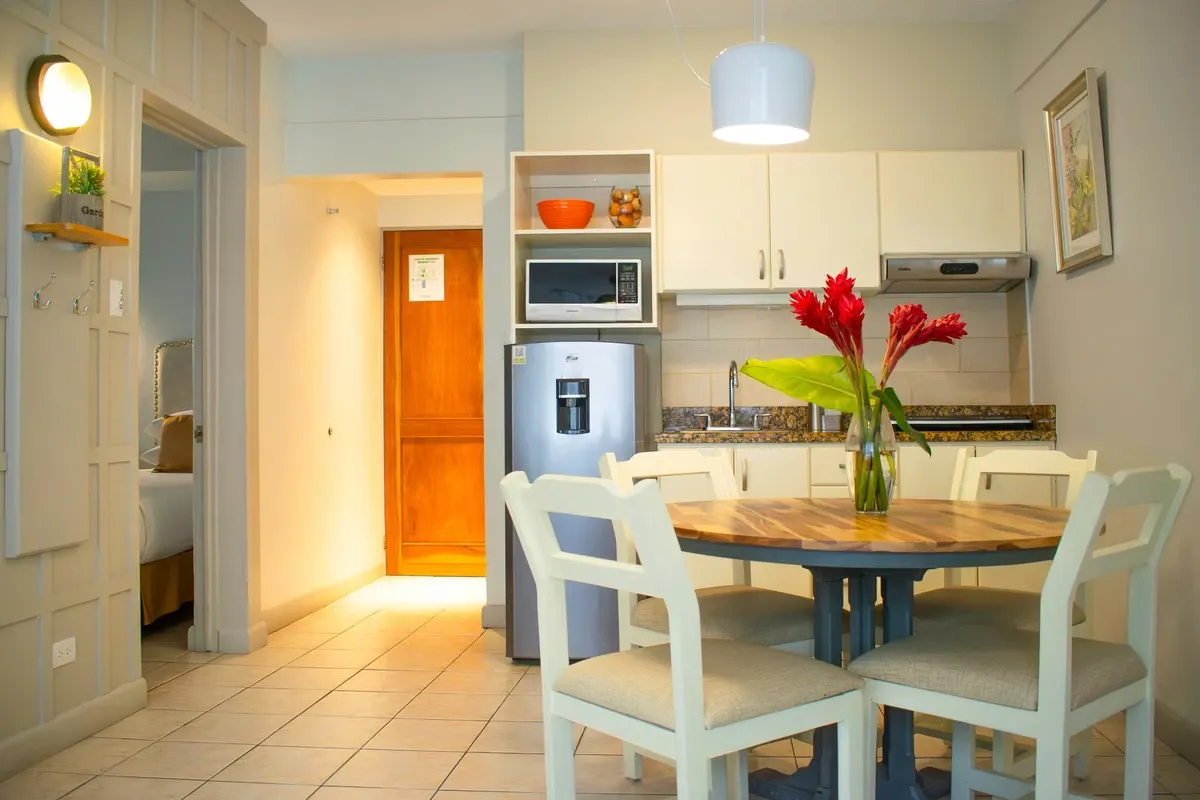 Amplio Apartamento Amoblado de 2 Habitaciones en La Sabana Oasis-10