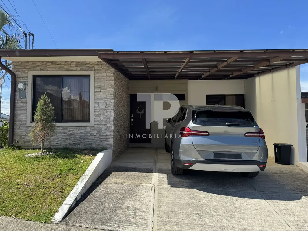 Casa en Condominio en Heredia. JRC1200