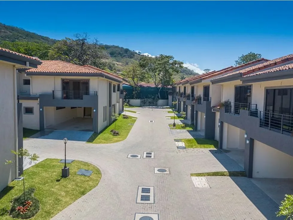 VENTA DE HERMOSA CASA, HACIENDA PARAISO, RIO ORO, STA ANA 4067 (GC)