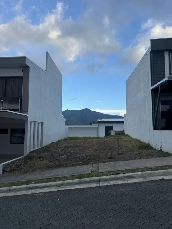 Venta de terreno 30B en Condominio Resort Distrito San Juan - Últimos lotes