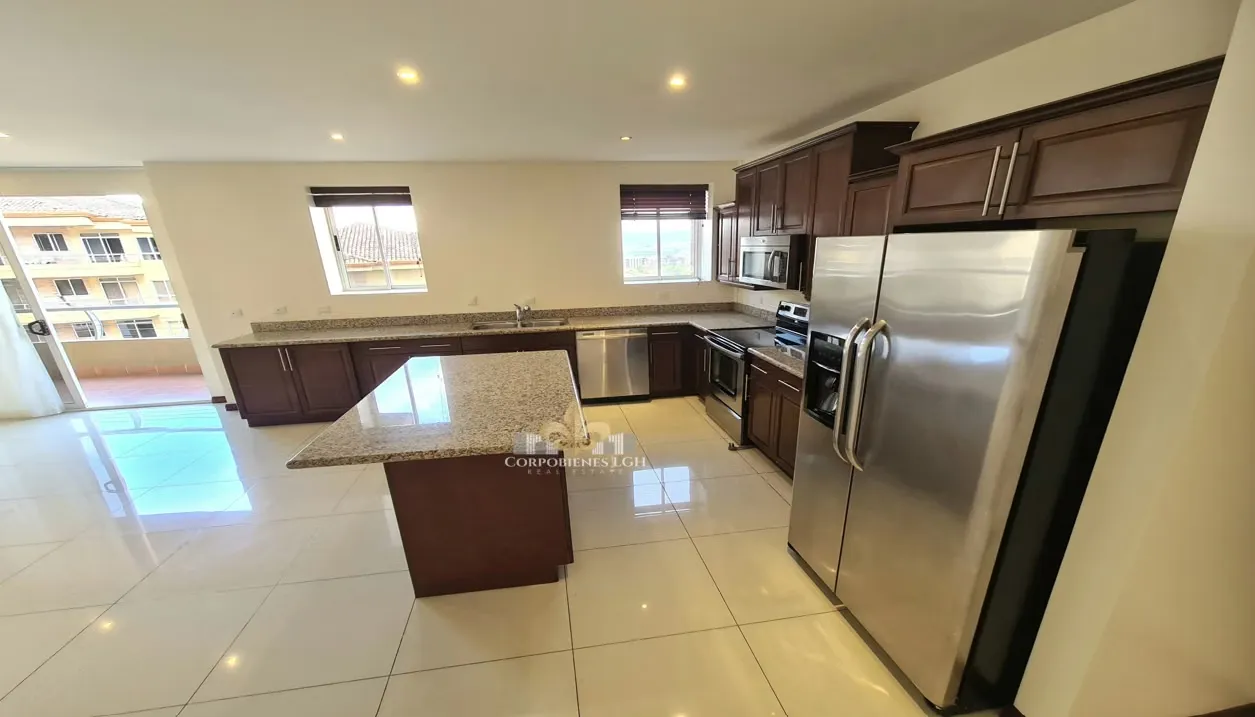 Apartment with nice view in excellent Condominium in Escazú