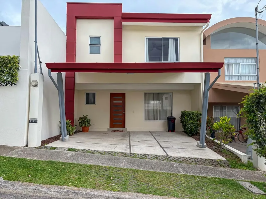 House for Rent in Condominio Barlovento with 2 Offices and Terrace