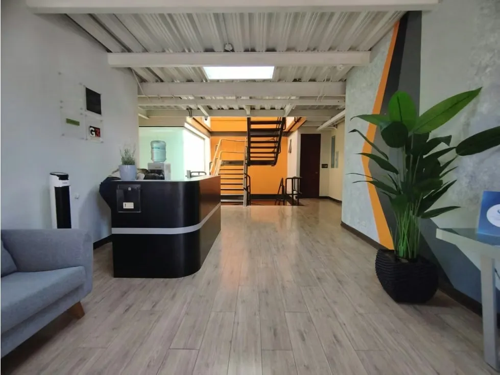 Oficina Amueblada en Guachipelín, incluye servicios