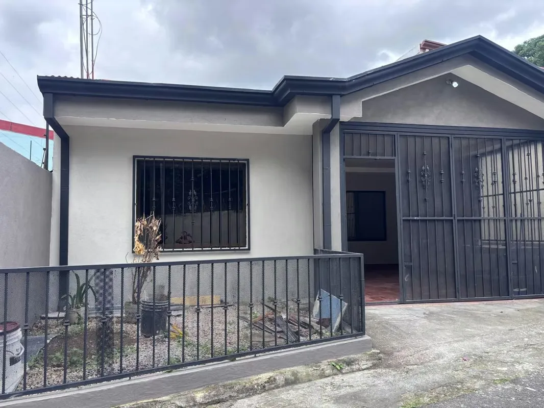 It is sold house in San Rafael Abajo, Desamparados.