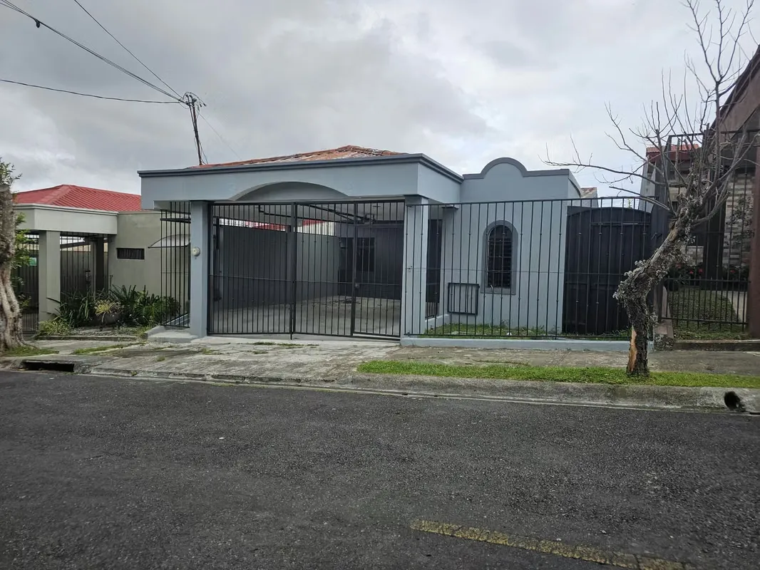 House for Sale in La Unión, Cartago - 124; Residential Safe and Quiet