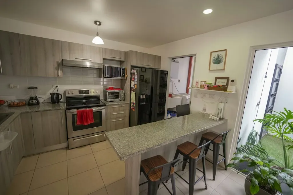 Beautiful 180 m² house on a 219 m² lot, with an excellent layout and modern finishes, located in the exclusive Hacienda Colón Condominium, an ideal place to live in ...