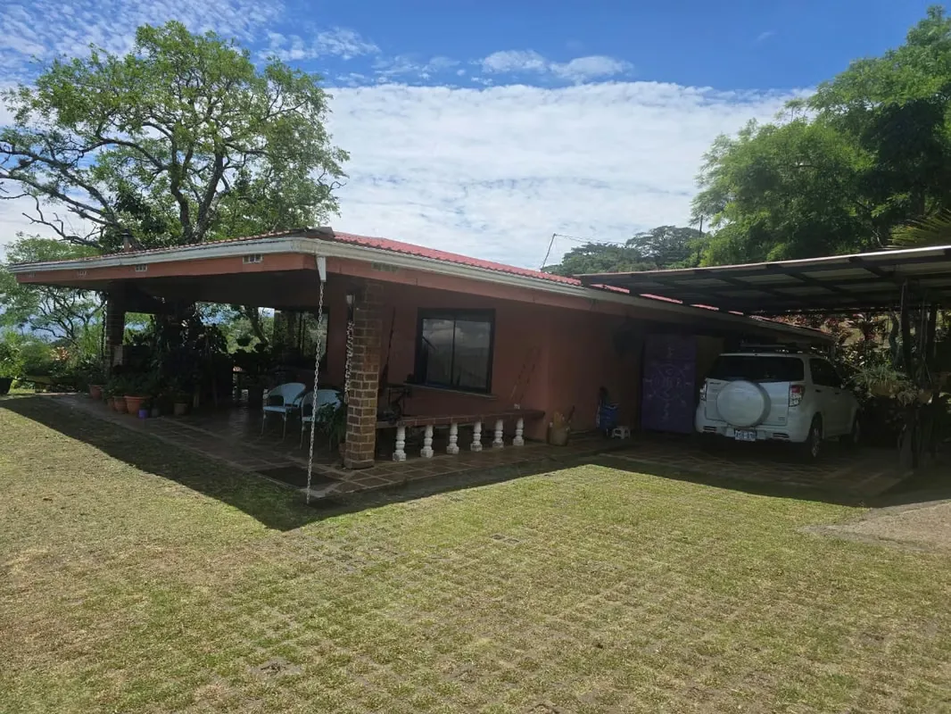 Alquiler de casa tipo quinta en residencial de montaña cerca de Ciudad Colón
