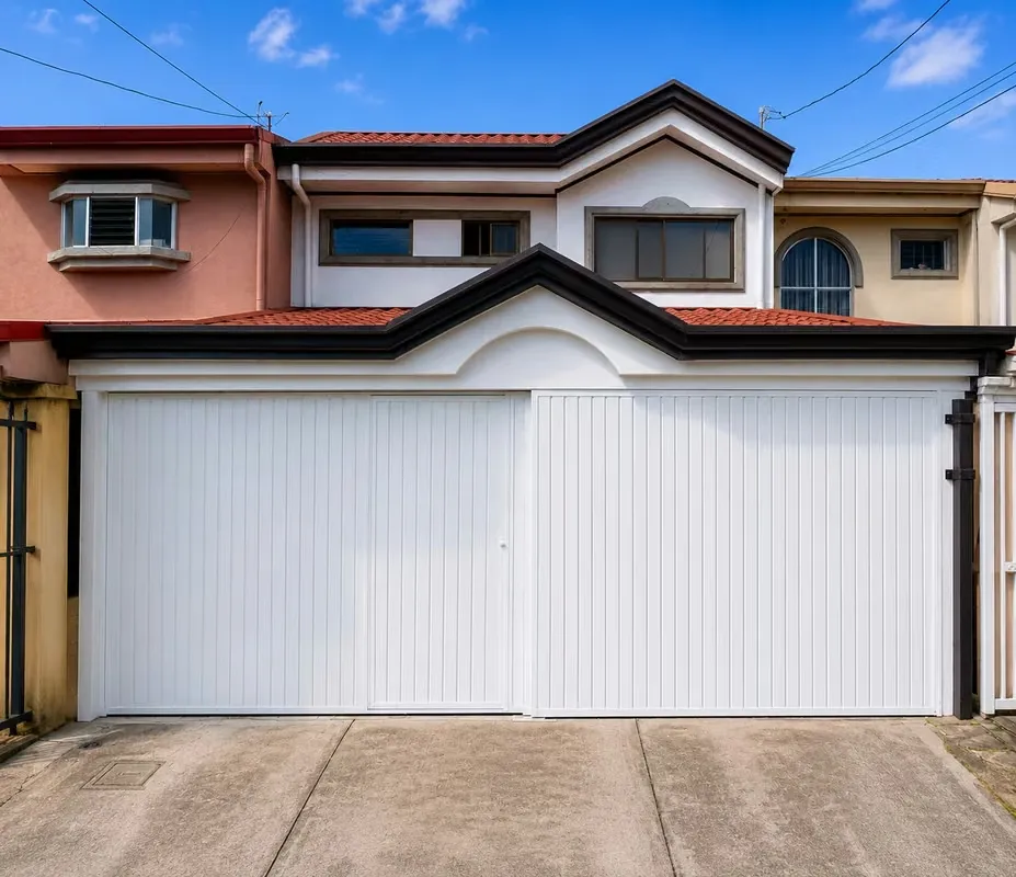 House for sale Residencial Real Santa María Este, 3 hab, garage for 2 vehicles "