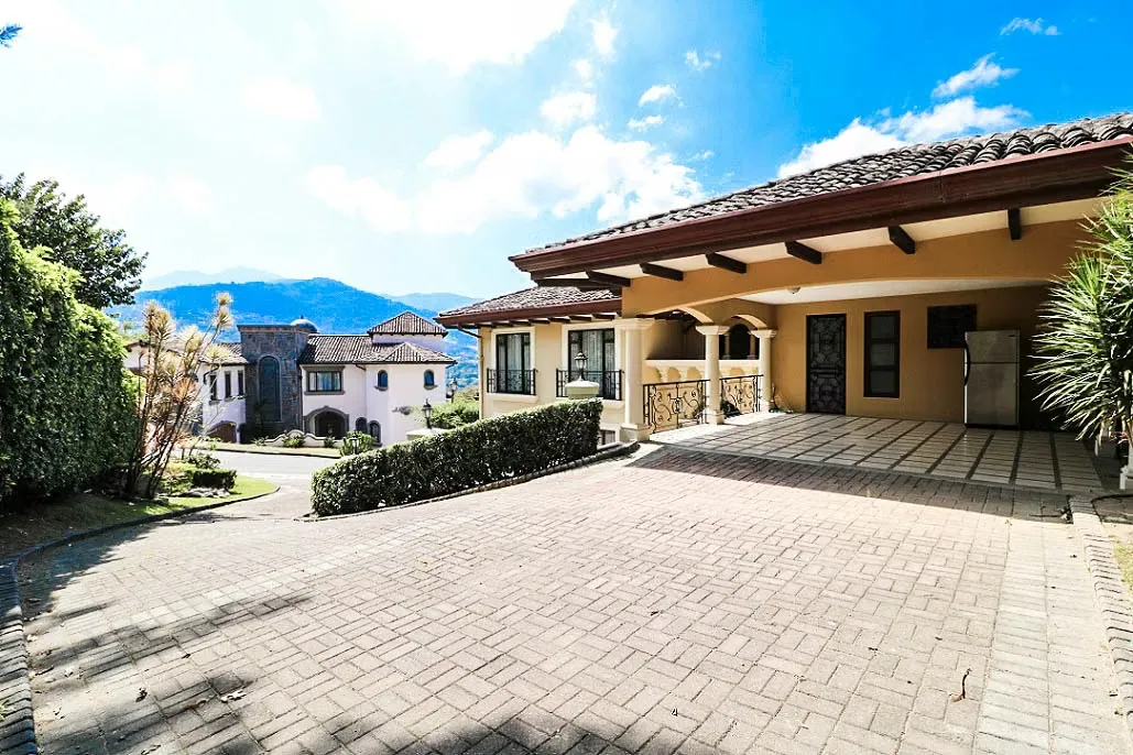 For Rent – Luxury Single-Level Condominium with Panoramic Views – Villa Real, Santa Ana