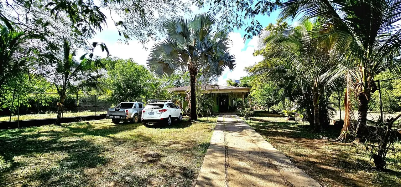 House for sale in Guanacaste with a large green area