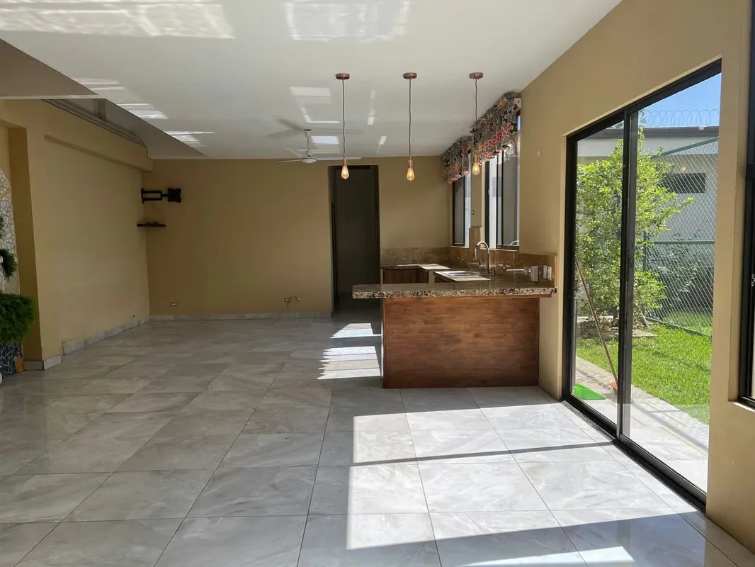 Independent house for rent in Río Oro de Santa Ana.