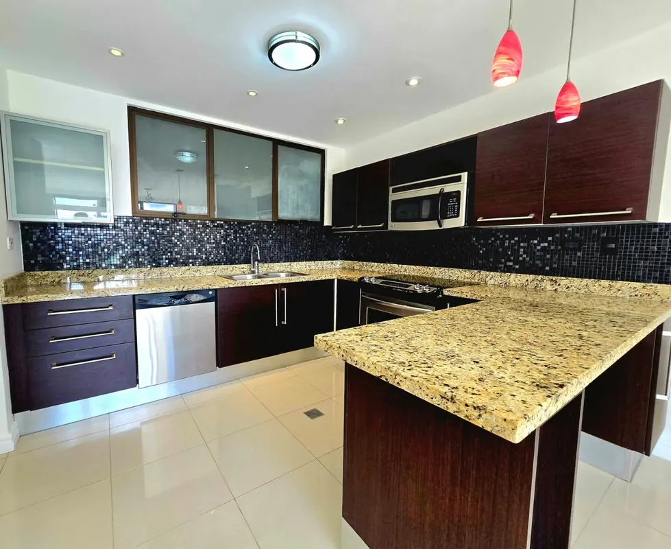 Spacious apartment for rent with appliances, Lomas de Ayarco Sur