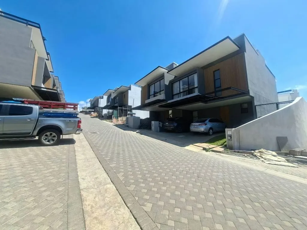 EXCLUSIVE MODERN CONDO. HOUSE FOR SALE.