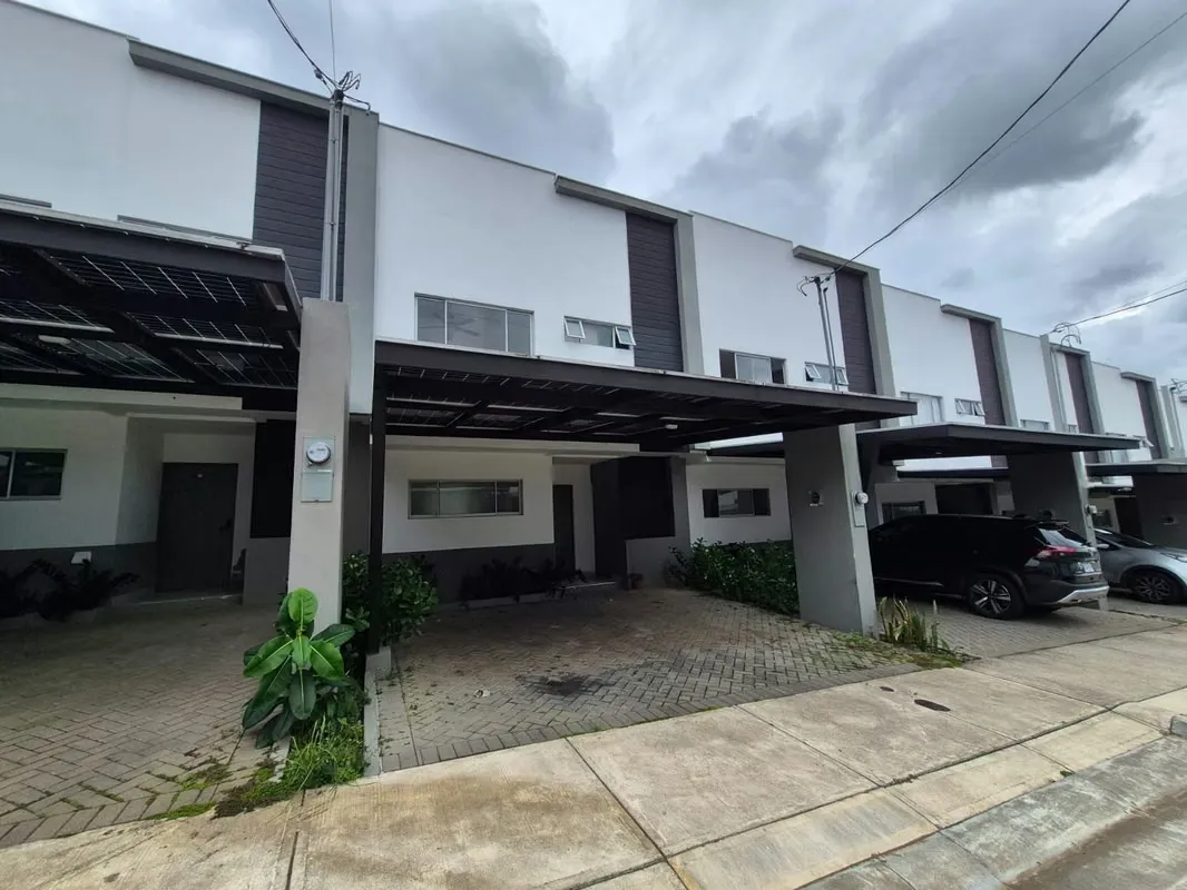 ¡Hermosa Casa en Venta en Condominio Naos Resort!