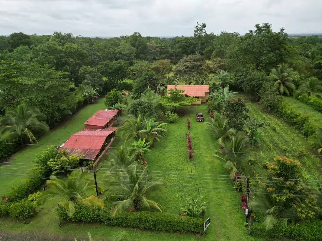 Venta Casa terreno 1000 metros Manantiales Chachagua