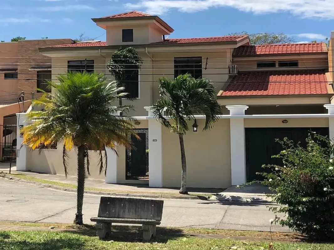 HOUSE FOR SALE AND RENT IN CONDOMINIUM - POZOS, SANTA ANA