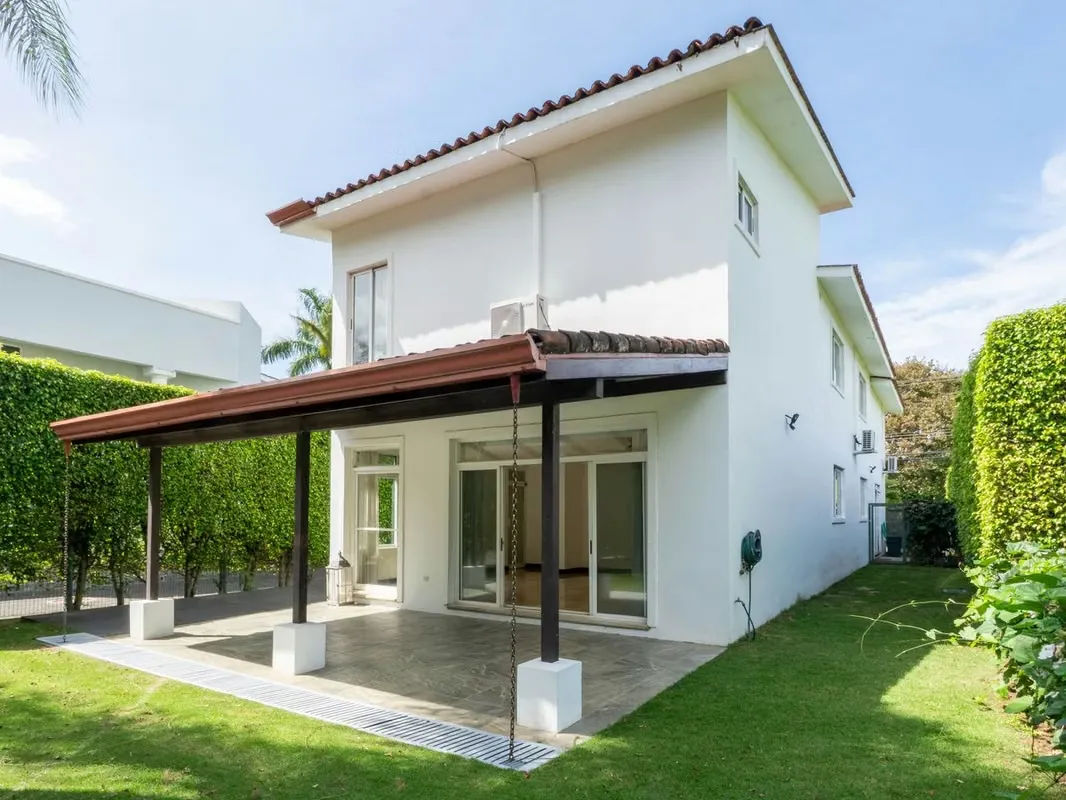 VENTA DE CASA EN VALLE DEL SOL