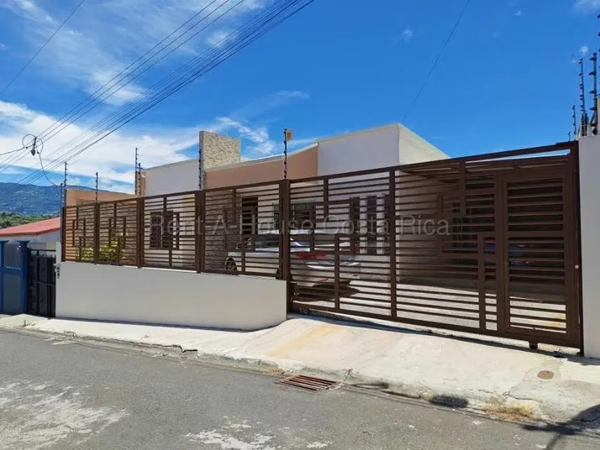 Venta de Casa en San Isidro de Alajuela RZ CON MENAJE