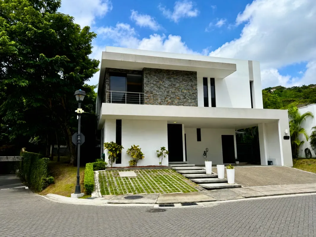VENTA DE CASA EN BOSQUES DEL CARAO CONTEMPORÁNEA DE LUJO
