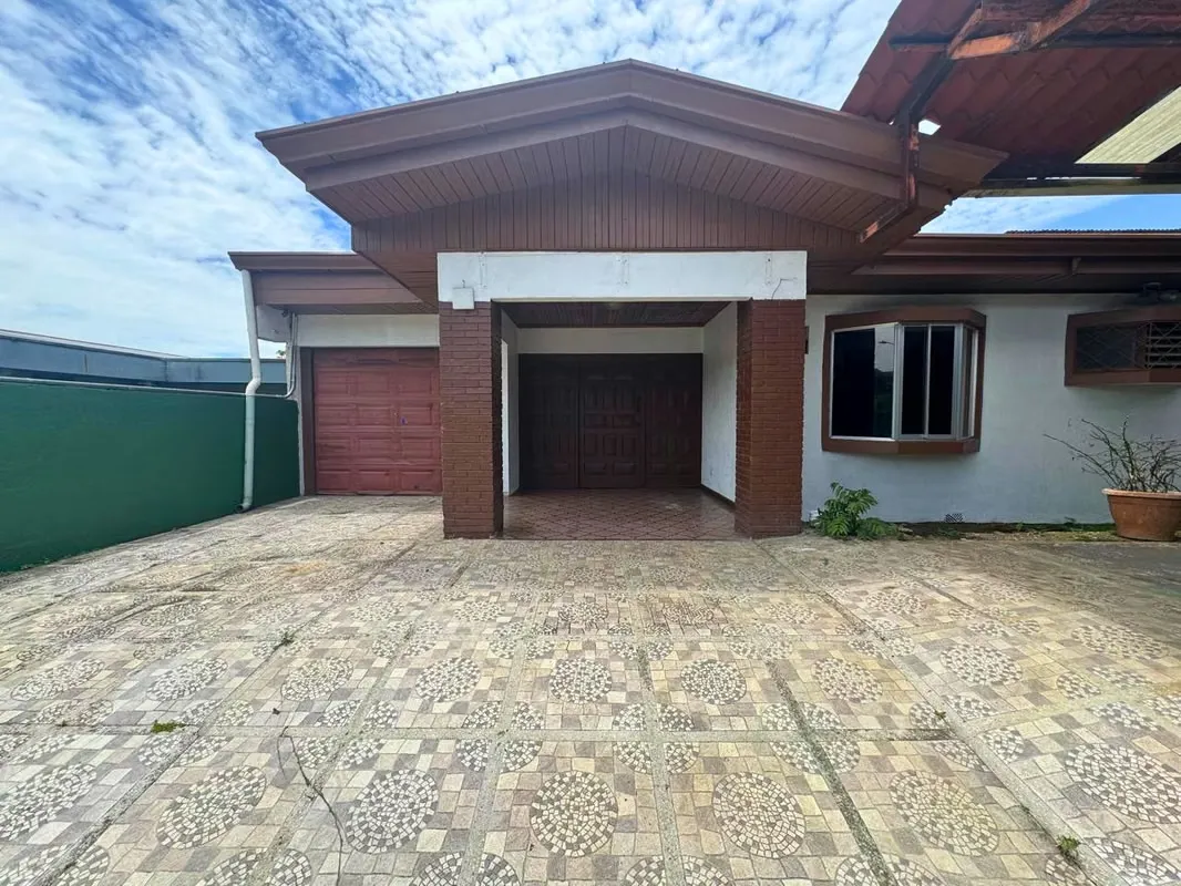 Spacious House for Sale in Palmares - 124; 4 Rooms - 124; Field 470 m ² - 124; 179 million