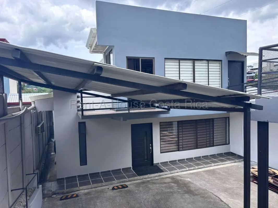 Live, Invest, and Generate Income: Spacious Home with Independent Apartment in Downtown Grecia