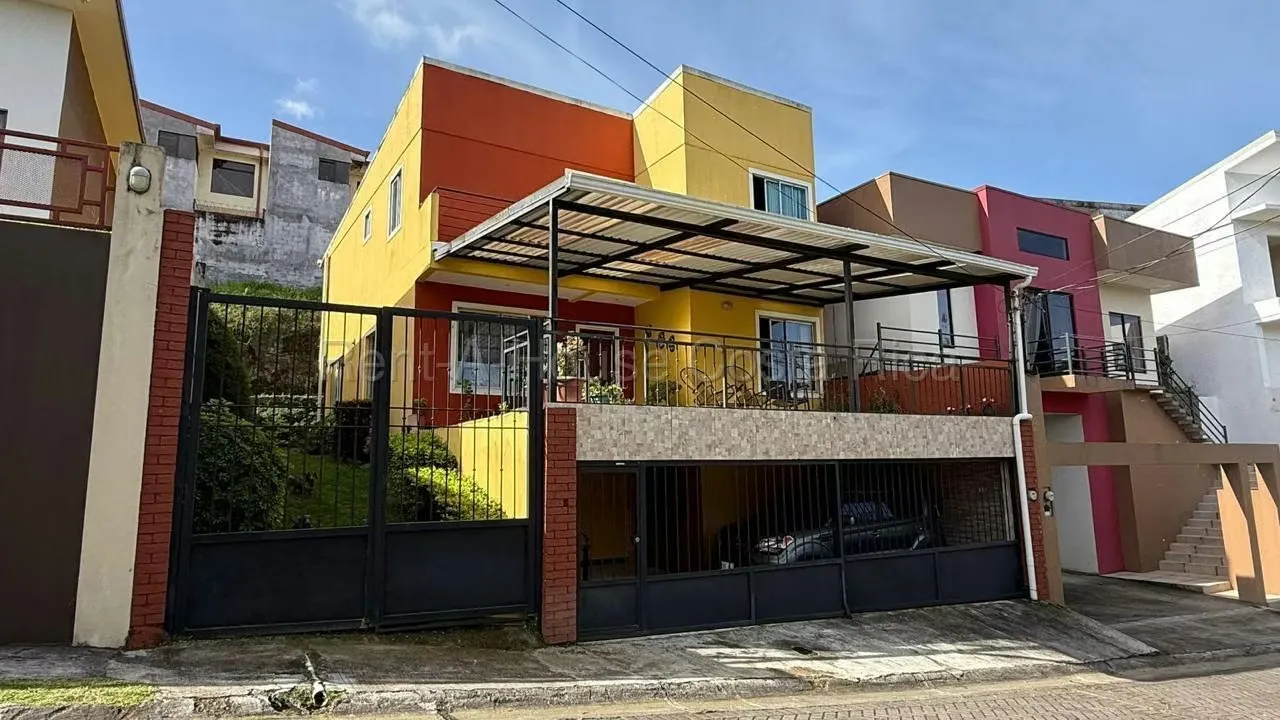 Casa en Venta en Guadalupe, Condominio, 4 Hab (1 en Primer Nivel) Cerca de la UCR