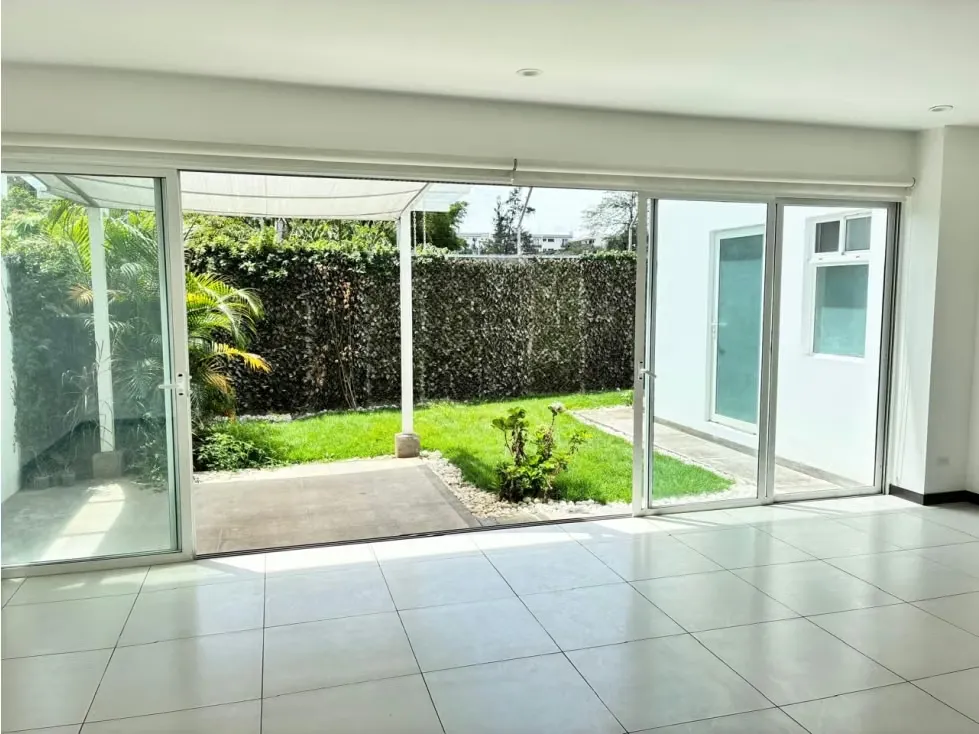 Alquiler Escazú,Bello Horizonte | Condominio  Moderno 227 m² + Jardín