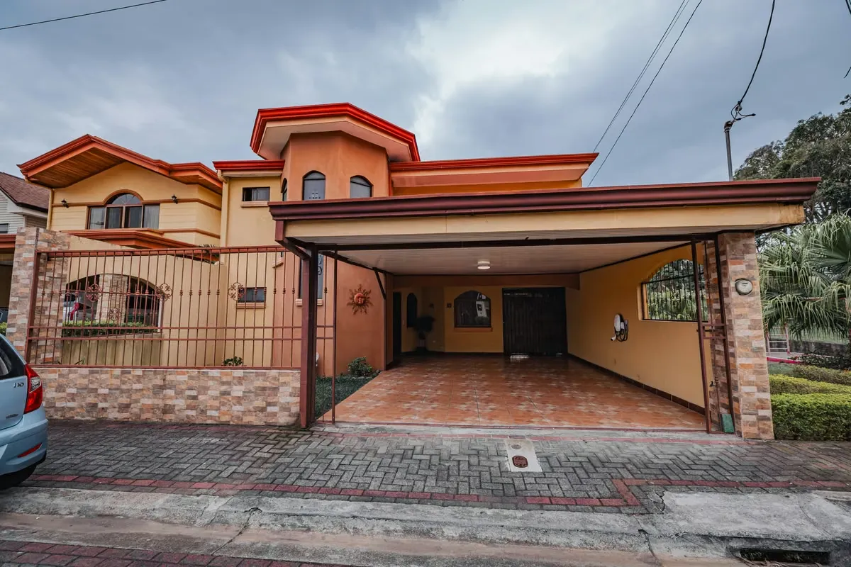 Venta de casa en Condominio, La Trinidad de Moravia