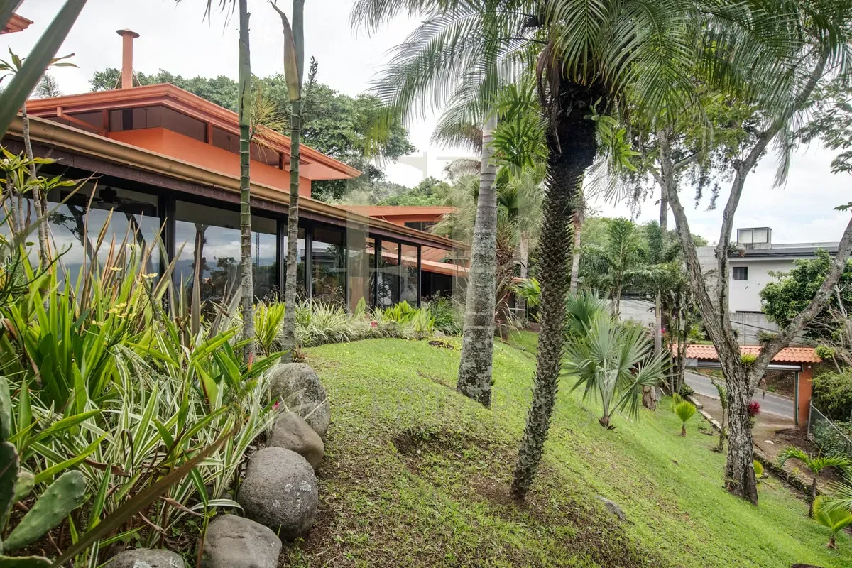Nestled in the prestigious area of San Antonio, Escazú, this stunning property offers an exceptional investment ...