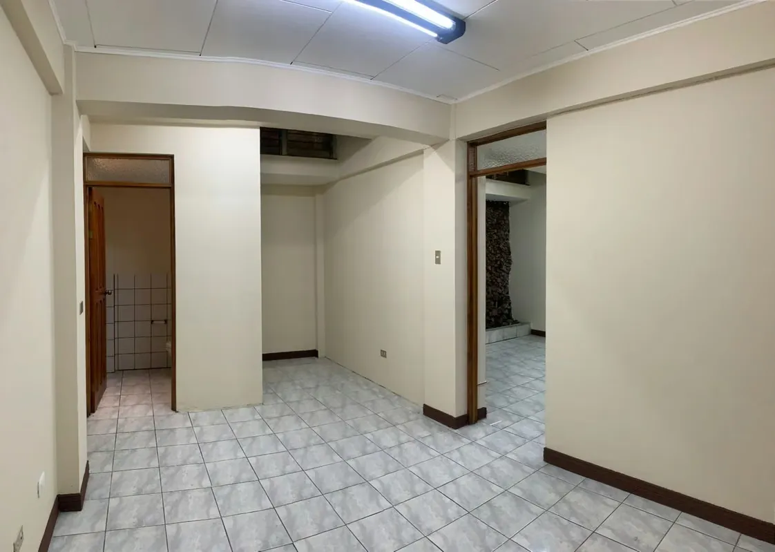 Se alquila local perfecto para oficina, consultorio, estética o pequeña bodega (NO Salón de belleza, pues ya tenemos en el centro ...