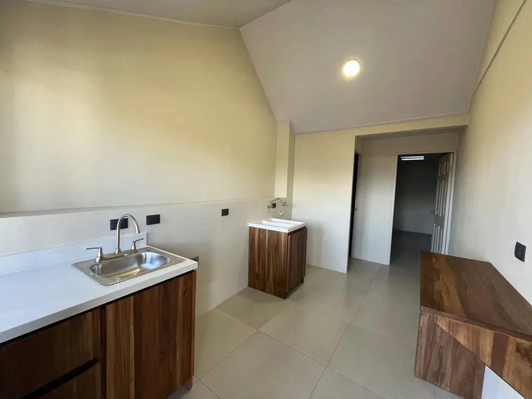Alquilo Apartamento en Llorente de Flores, Heredia, con parqueo, incluye el agua