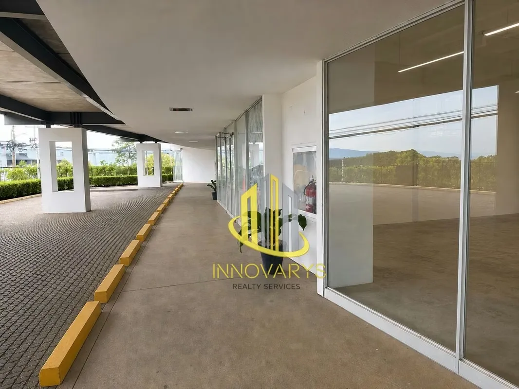 Alquilo local comercial 154 m2 Centro Comercial en Guachipelín, Escazú# 