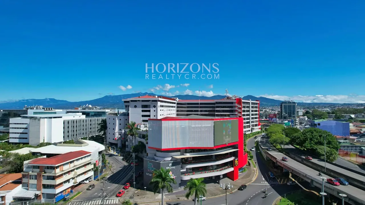 Se Alquila Local Comercial en Mall San Pedro Acceso Directo desde BAC NJA1397JB