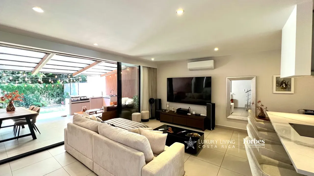 In the heart of Lindora, one of the most exclusive and high-value areas on the western slope of San José, lies this modern townhouse, a sanctuary of elegance and ...