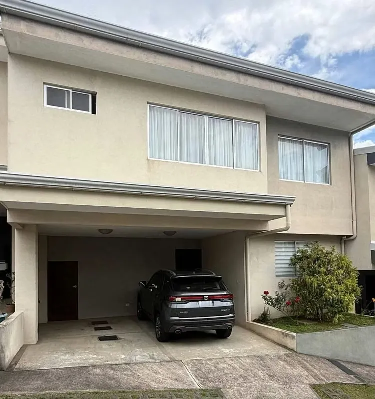 SE VENDE LINDA CASA DE DOS PLANTAS EN CONDOMINIO, UBICADA EN LA ISLA , MORAVIA