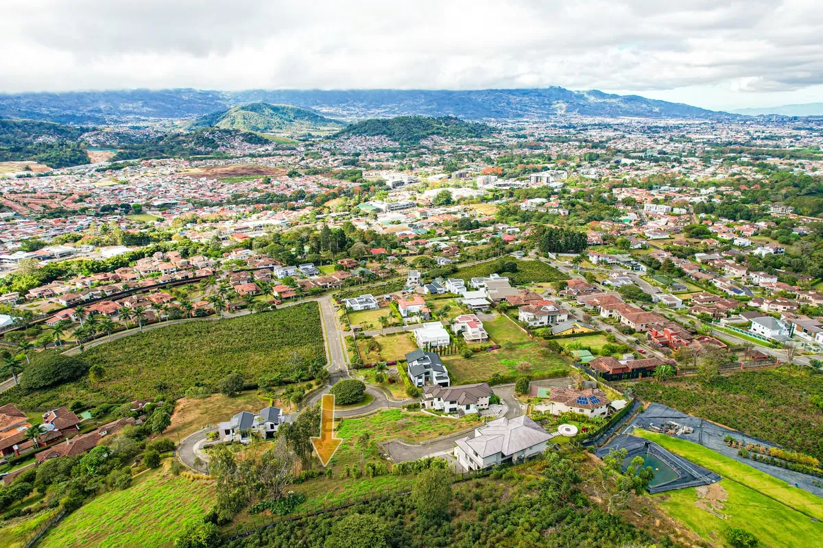 Lote con increíble vista en Colinas de Montealegre SSD