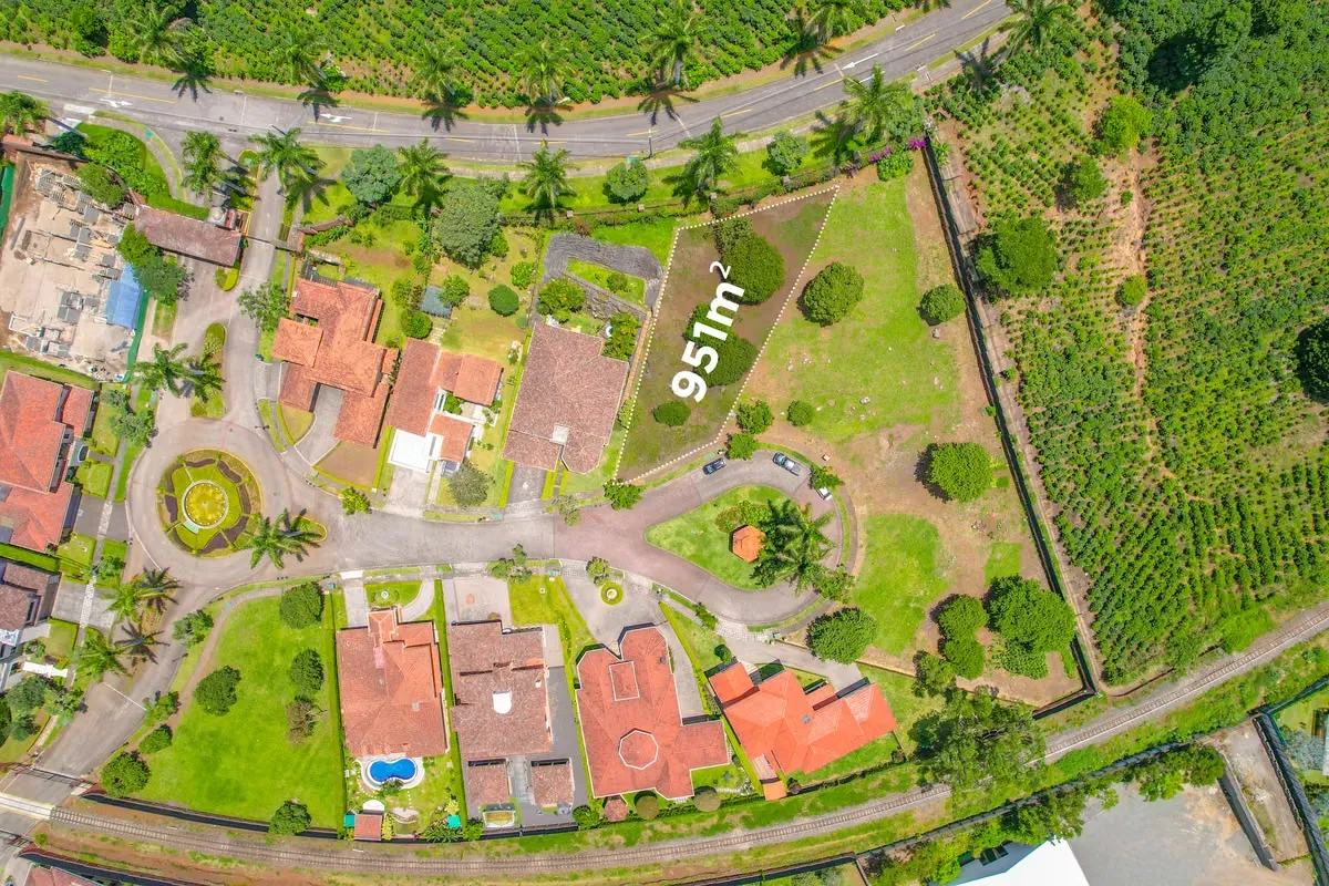 Terreno en Venta en Condominio Roble Sabana, Colinas de Montealegre – 951 m² SSD