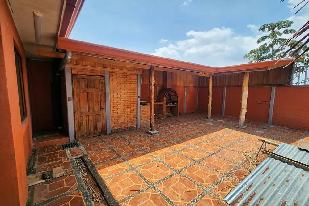 HOUSE FOR SALE IN PRUNES