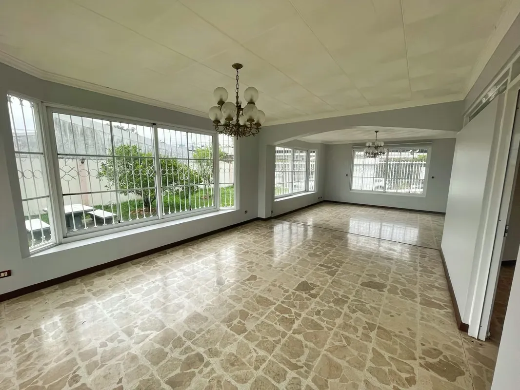 ALQUILER EN ROHRMOSER: CASA GRANDE CON JARDÍN! P371