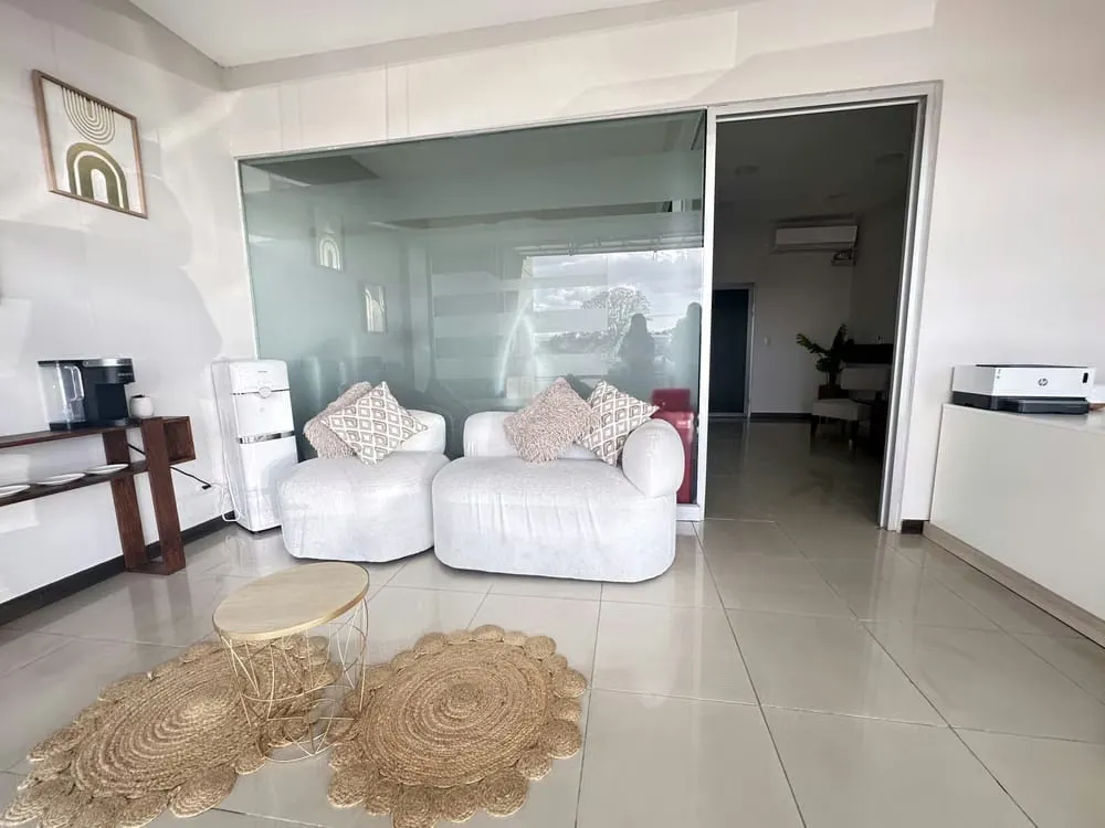 ALQUILO LOCAL COMERCIAL EN SANTA ANA.