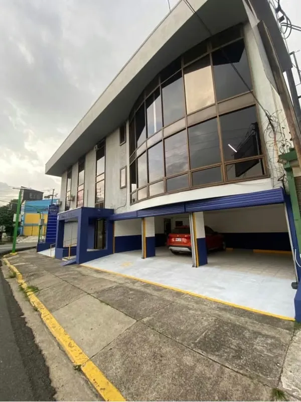 SE ALQUILA – AMPLIO LOCAL COMERCIAL / OFICINAS – CERCANIAS PASEO COLON