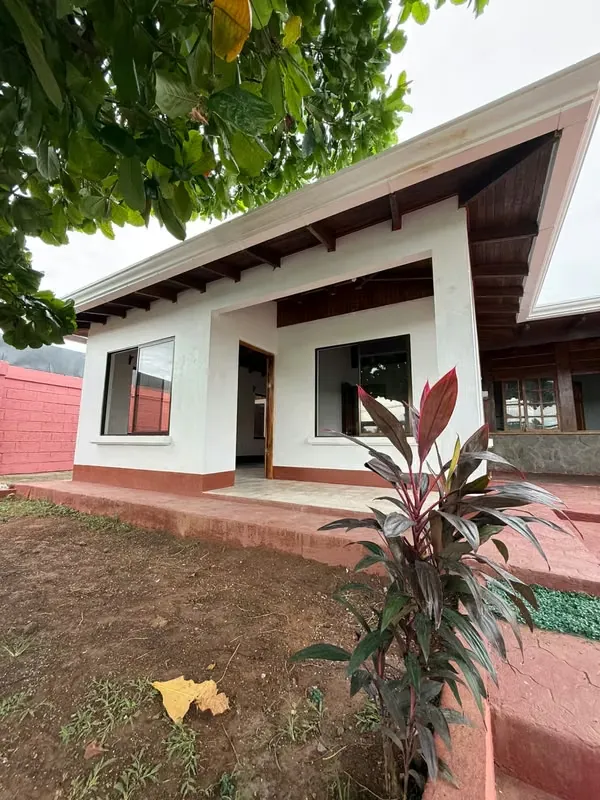 Home for Sale in the Heart of Orotina – Excellent Investment Opportunity
