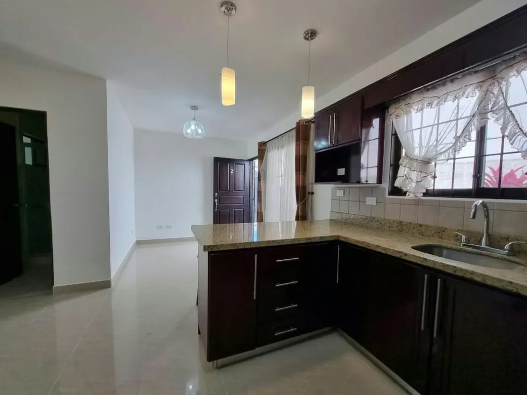 257 / Venta / Casa / Santa Ana Centro / Condominio / SEGURO