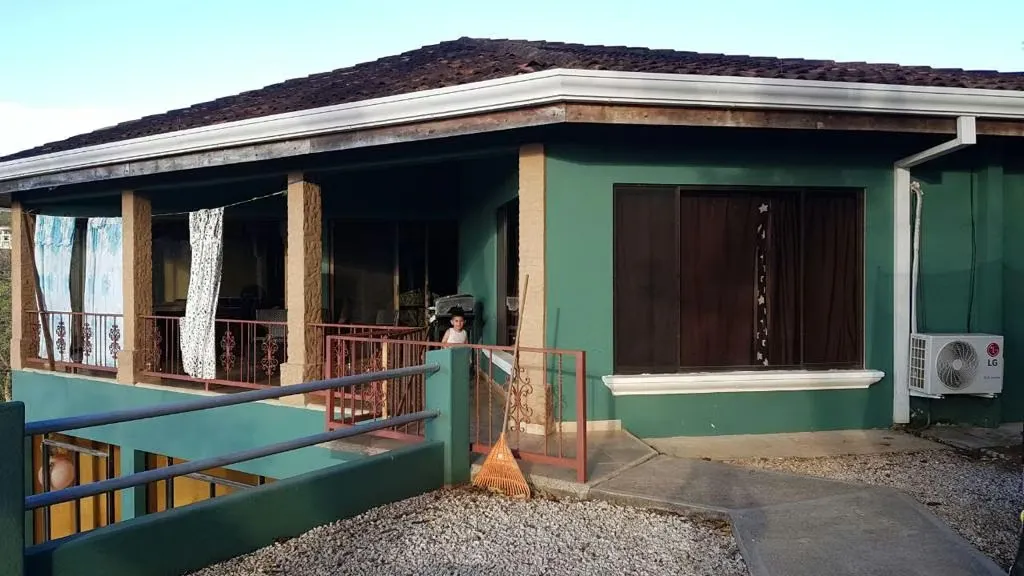 Located in a privileged area of Playa Potrero, this impressive property combines spaciousness, privacy, and an exceptional ...