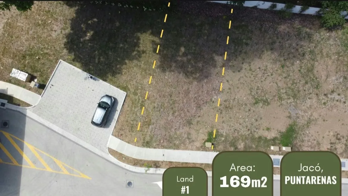 Beautiful corner lot for sale in Jacó. New Condominium.