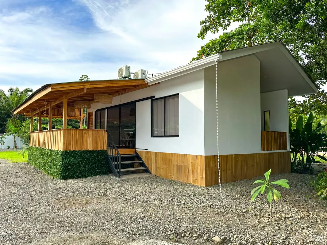 Alquiler mensual en Quepos | Casa amueblada 2 hab. cerca de Manuel Antonio