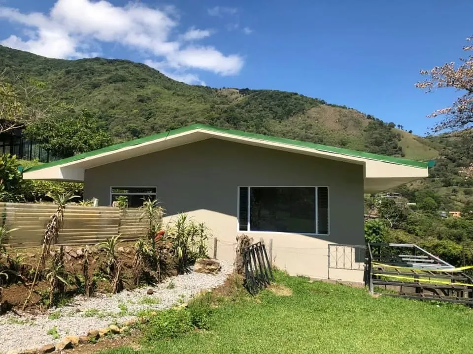256 / Alquiler / Casa / San Antonio de Escazú / Vista a la ciudad / Jardines / Ambiente de montaña