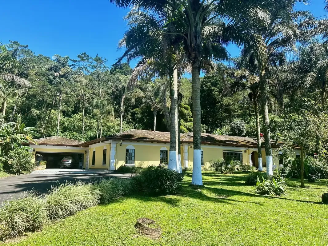 Estate for sale in San Isidro de Grecia 30423 m². Panoramic Views & Guest House